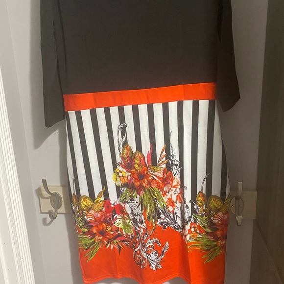 Multi-Colored Floral Dress - Picture 7 of 8